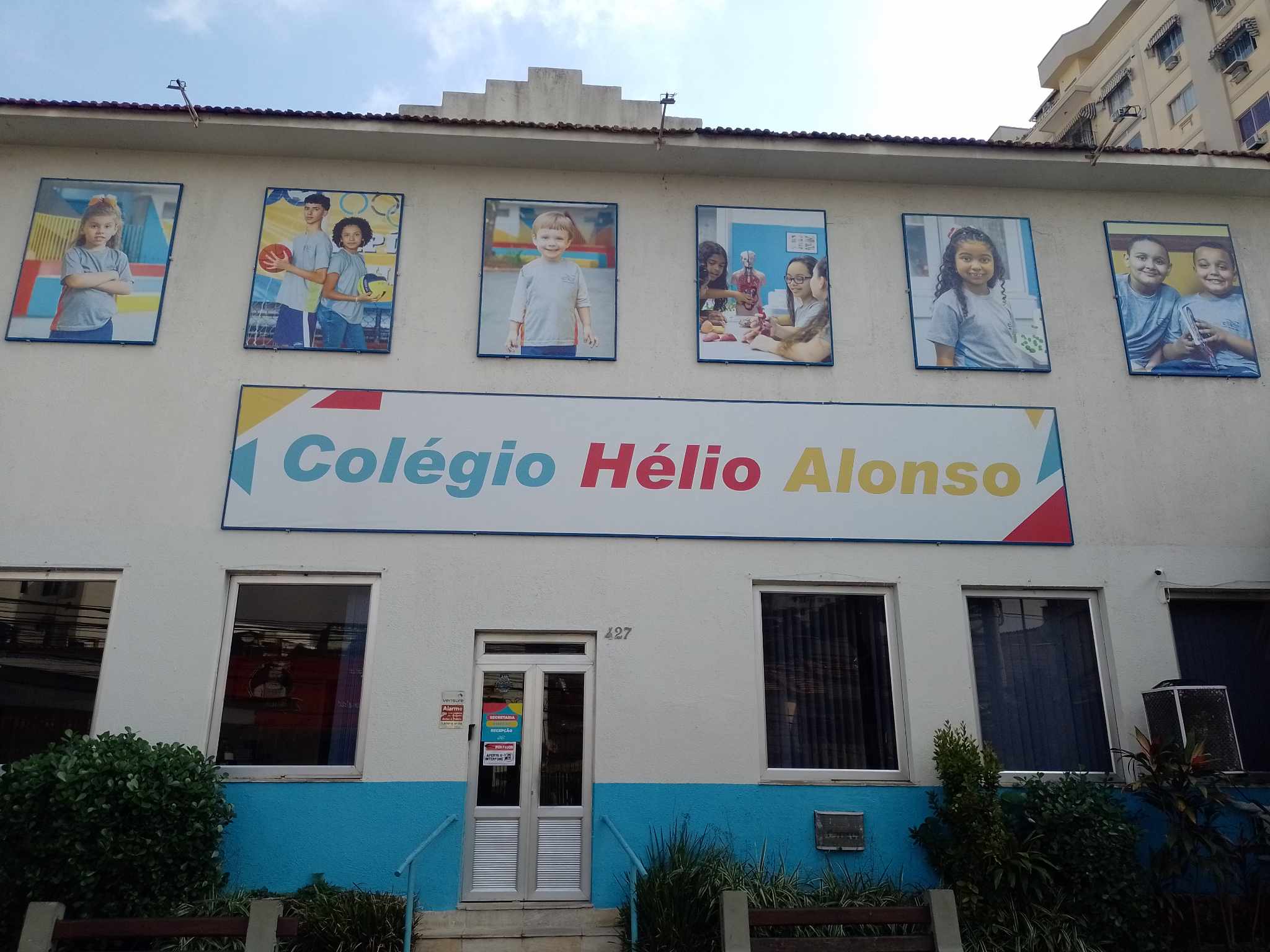 COL�GIO H�LIO ALONSO FACHADA